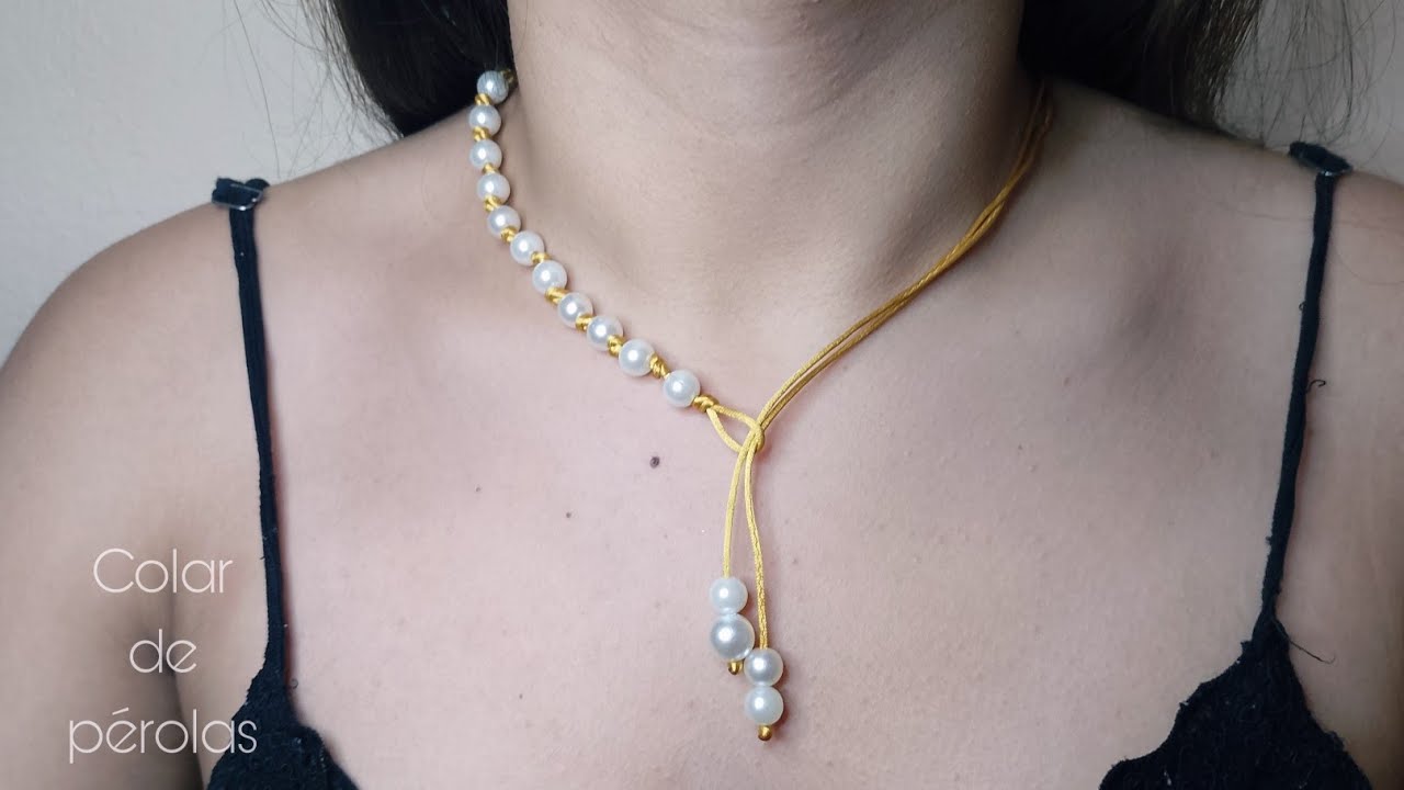 Colar de pérolas no fio de seda é muito fácil de fazer.