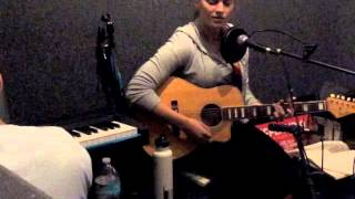 Nicolette Smith - Bones (Music Box Session)