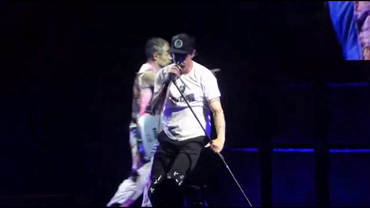 Red Hot Chili Peppers Out In L.A (tease) [Wells Fargo Center] (HD
