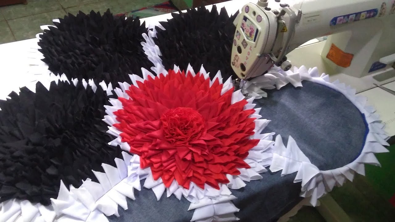 ENSINANDO TAPETE DE FLOR DE BIQUINHOS DE MALHAS ✂️