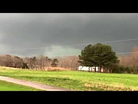 Video of the tornado in Russellville, Alabama on 3-19-18
