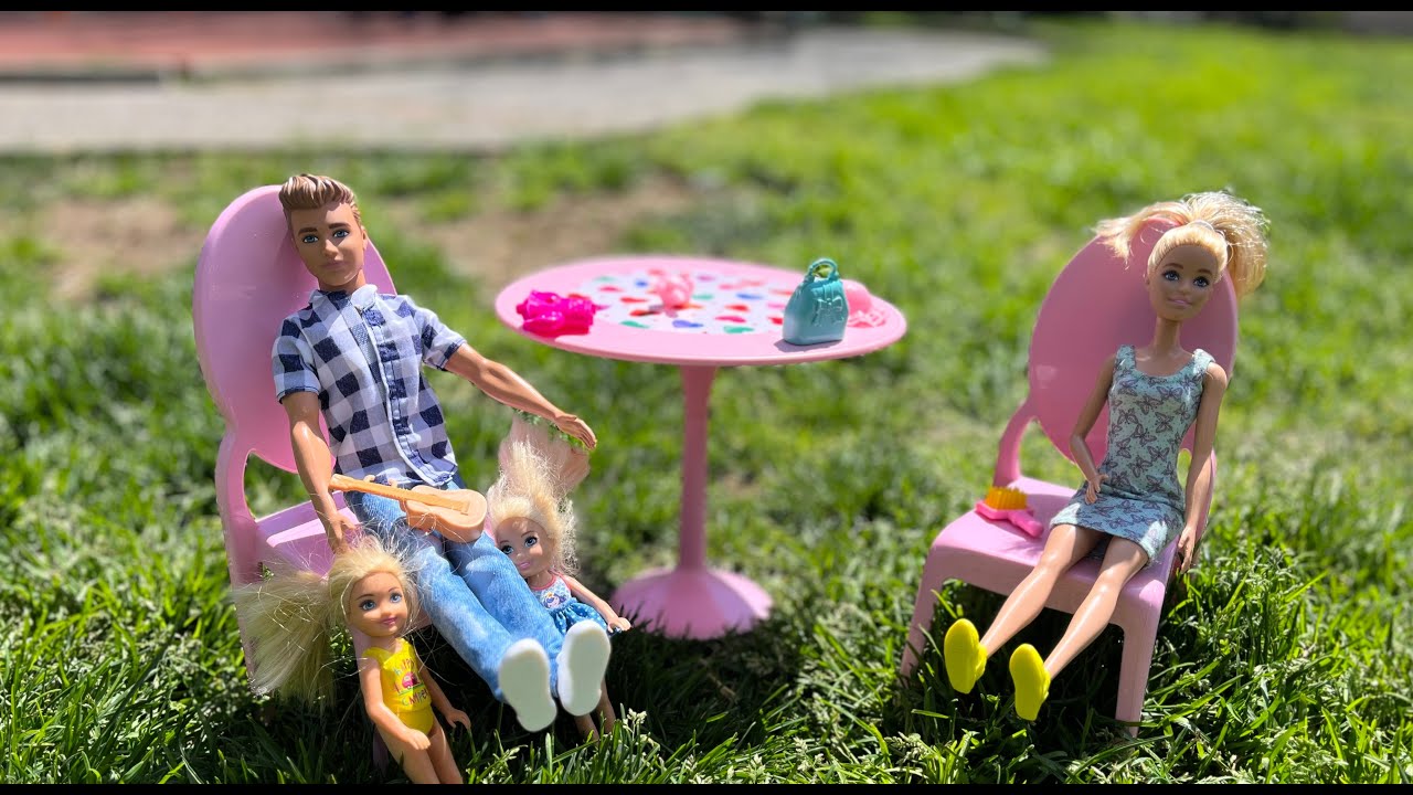 barbie playing holi games