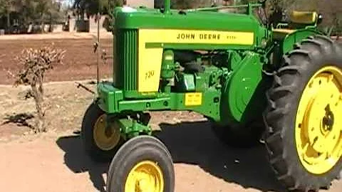 Walk-Around Of A Running 1957 John Deere 720 Diesel At Glendale, Arizona 2-11-12