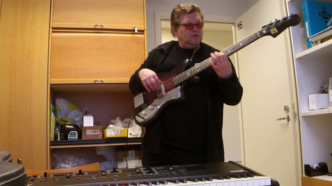 GUYATONE EB 4 BASS - YouTube