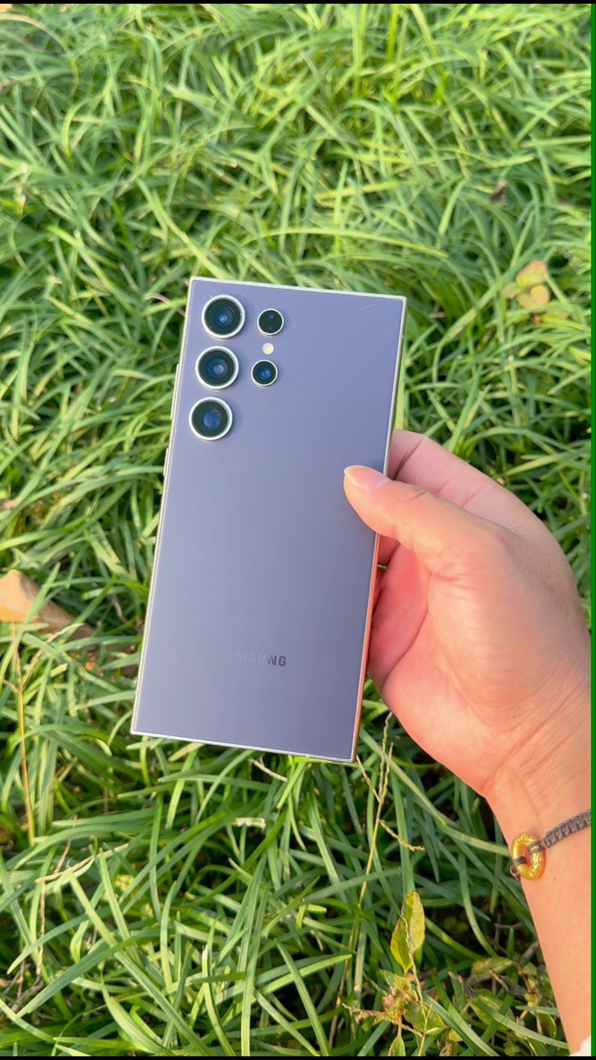 How to hide Samsung mobile phone in grass Samsung Samsung s24ultra Samsung screen #shorts