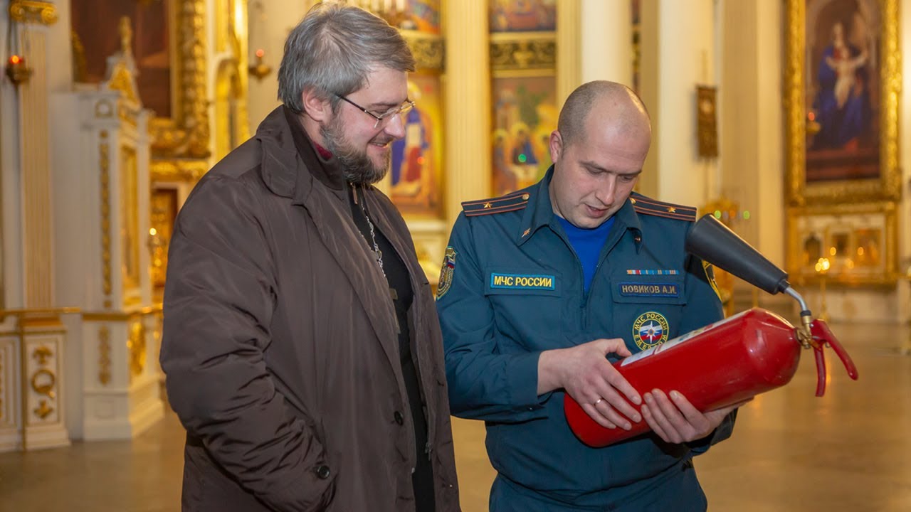 Сотрудники МЧС провели проверки в православных храмах в преддверии Рождества