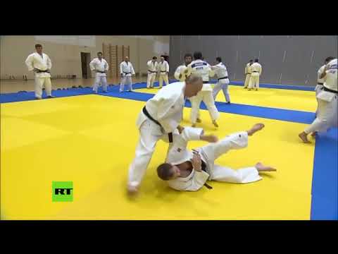 Putin se entrena con un campeón olímpico de judo