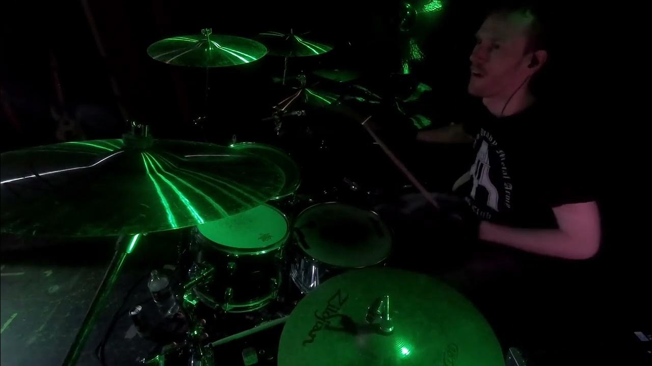 Under Jolly Roger (Running Wild cover live) Under Jolly Roger (Running Wild cover live)