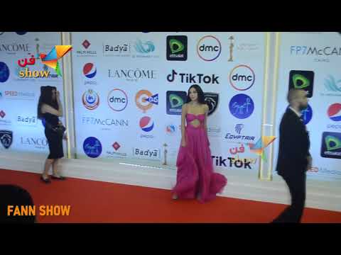 وائل أخو ياسمين عبد العزيز مع زوجته وسلمى أبو ضيف بأجرأ فستان في افتتاح مهرجان القاهرة