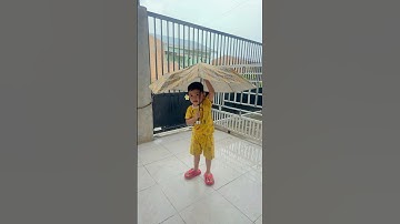 Mandi Hujan Pake payung#funny  #feedshorts #fyp #shorts #comedy