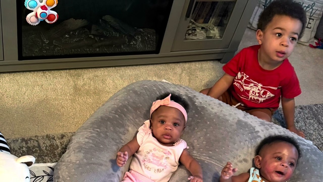 Make some mini banana chocolate chip mini muffins with me!! 