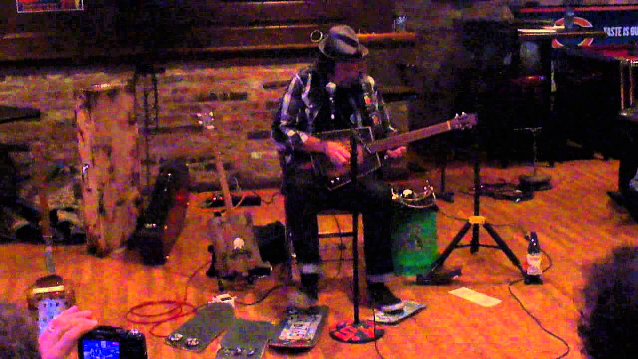 Lou Shields at the 1st Annual Chicago Cigar Box Guitar Festival