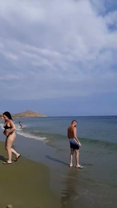 Волны растекаются по пляжу.#волны #море #пляж - YouTube