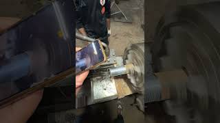 Pipe thread making the lathe machine oparetor work process