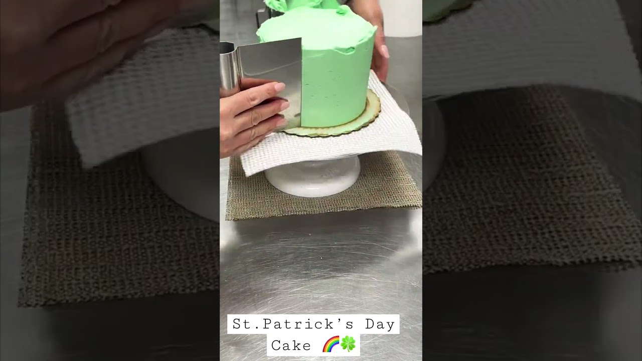 St.Patrick&rsquo;s Day Cake 🌈🍀 #stpatricksday #cakedecoratingideas #cakedecorating