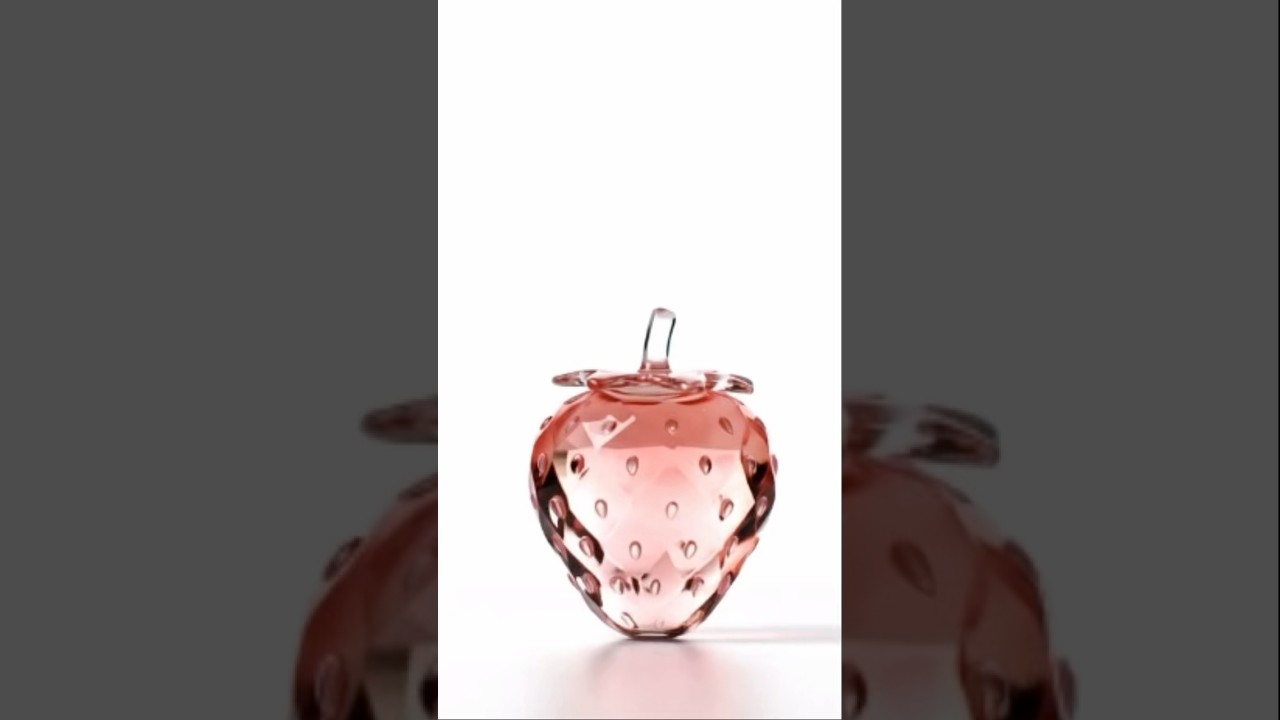 Crystal glass strawberry chopping with hammer 