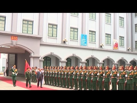 Video: Xe tăng Kalashnikov không người lái. Robot chiến đấu hạng nặng: phản ánh về chủ đề này