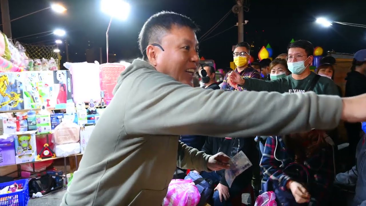 941集  星期六上班補假  今天夜市居然超歡樂  買氣超強  很多商品都被搶空了~大東叫賣哥~地點 台南 武聖夜市