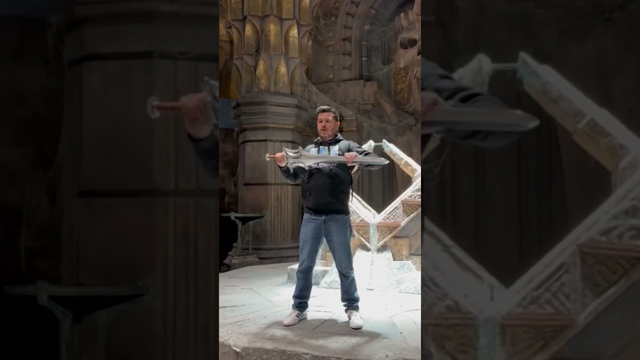 EU ERGUI A ESPADA DO PODER DO FILME!