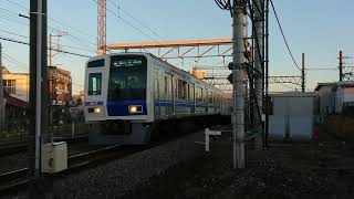 6111F西所沢を遅れて発車