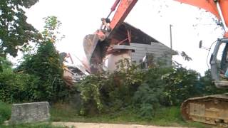 House demolition with the Hitachi 450