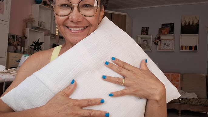 Poltrona Thomas - Puff feito em tecido courino e enchimento de pérolas de  EPS.