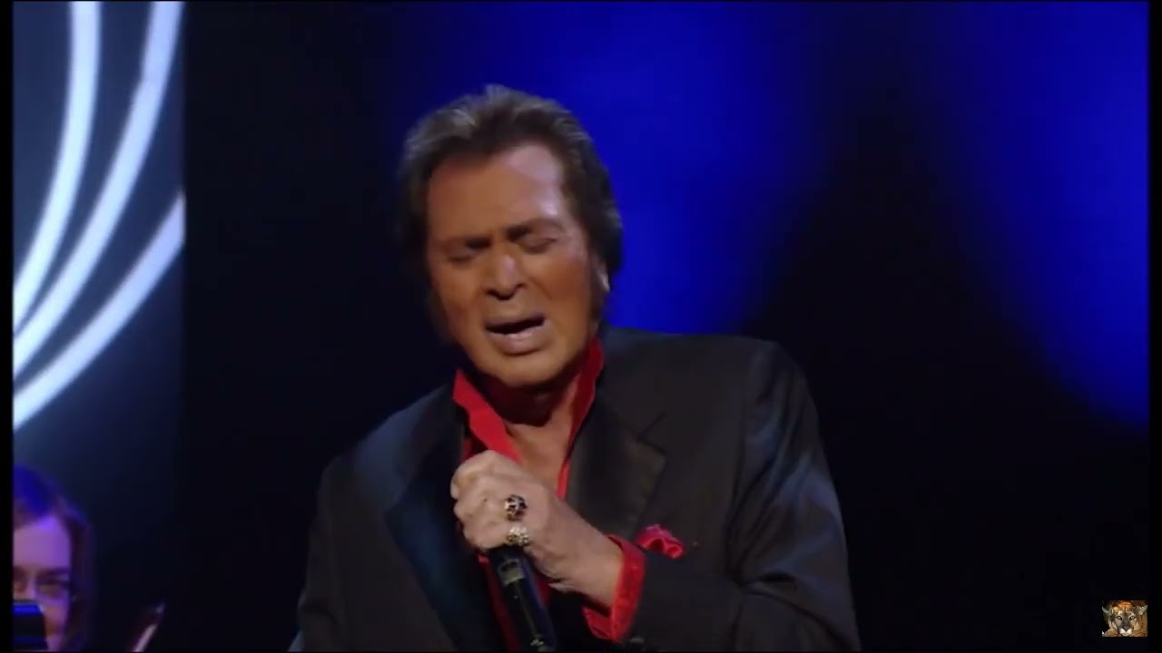 02.Engelbert Humperdinck In Hawaii 2018 - My World (Il Mondo) -