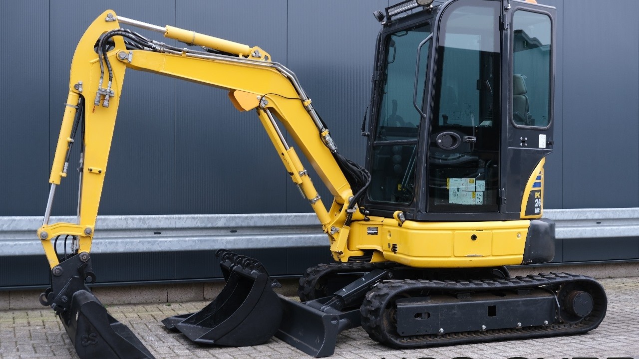 Komatsu PC26 - for sale - YouTube