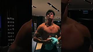 Kolundaki Damar Olmak Vardı