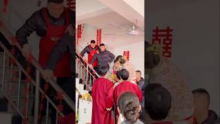 Chinese wedding groom having fun with sisters-in-law  🥰 #wedding