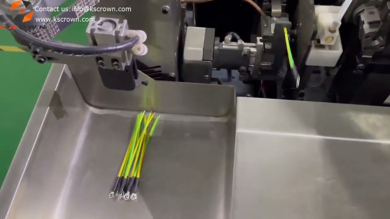 Both ends crimp 90 degrees cold-pressed terminals and inserting heat shrink tube machine