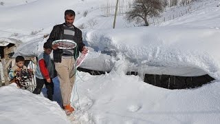 2 Metre Karda Yürümek Için Su Borusundan Çözüm