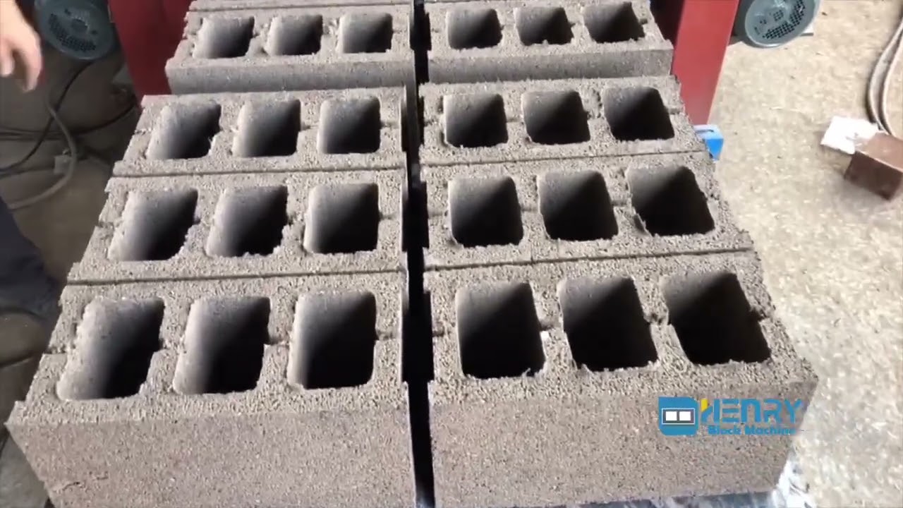 La máquina de moldeo de bloques huecos QT6-15 produce ladrillos huecos de hormigón