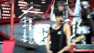 Download Lagu 5 Seconds Of Summer - What I Like About You LIVE MP3
