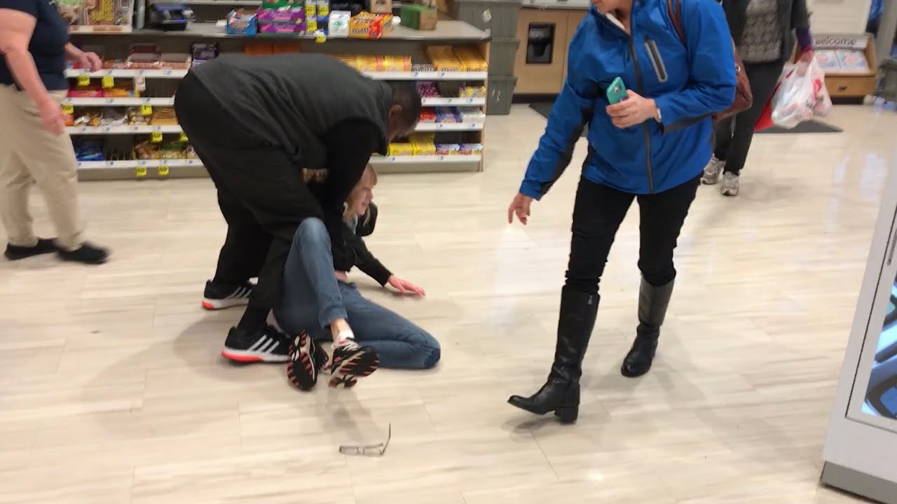 Lady Goes Crazy After She Shoplifts Youtube