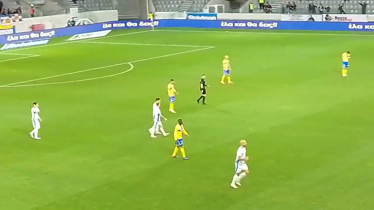 Γκολ ο Απόλλωνας με εύστοχο χτύπημα πέναλτι του Brandon Thomas στο 10' λεπτό κ οι Φυγάδες τρελάθηκαν