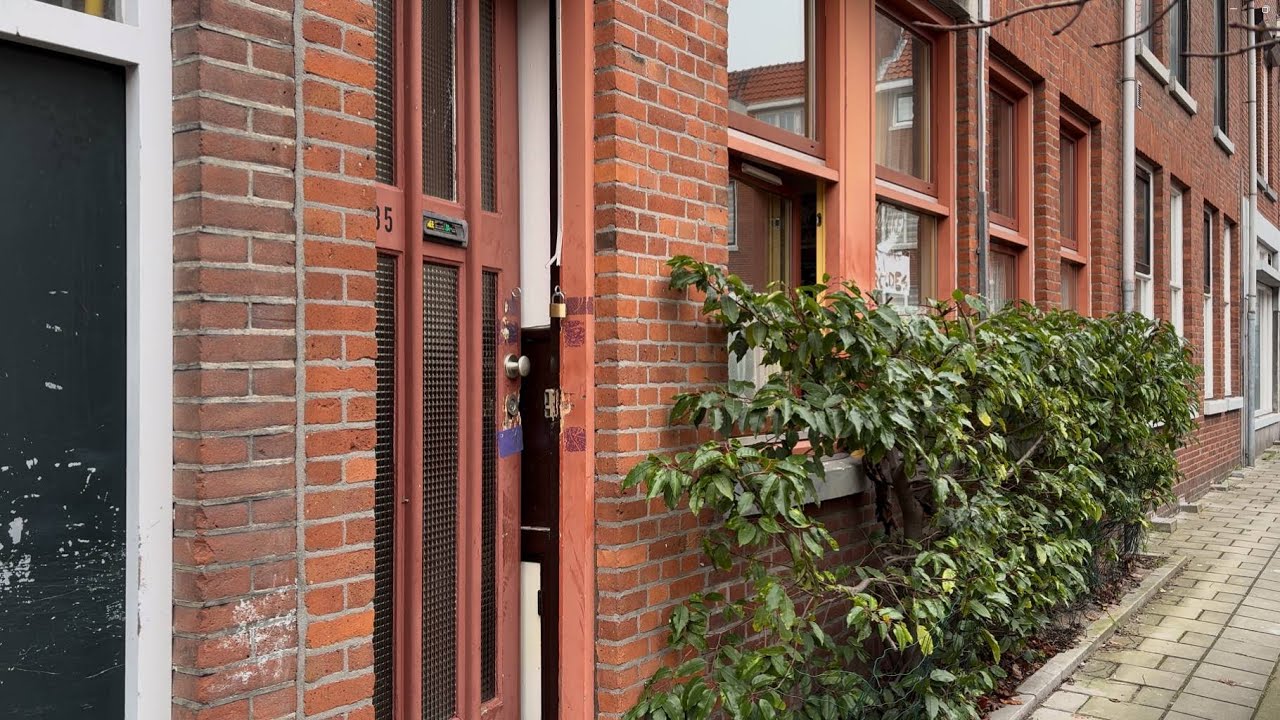 Buurtbewoners reageren op gevonden dode man in Schiedam-West: ‘hopelijk geen misdrijf’