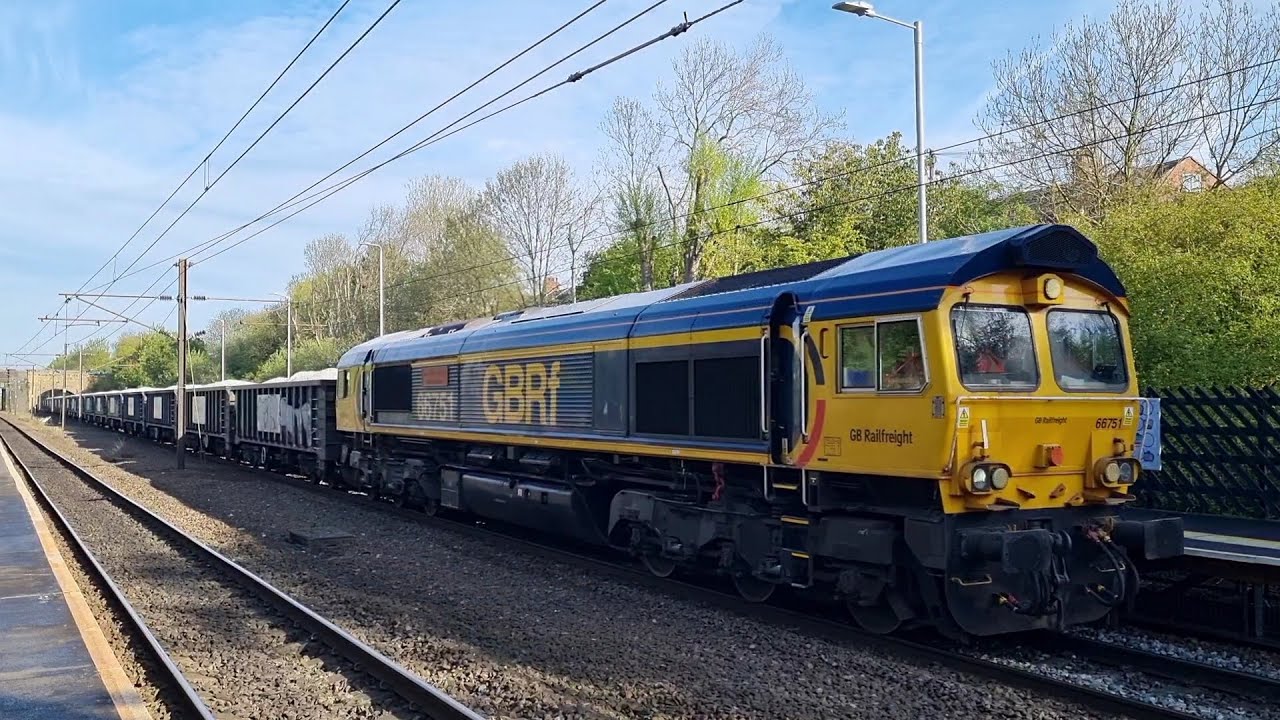 Trains at Fitzwilliam Station 3/5/23. Having fun in the sun !!!! YouTube