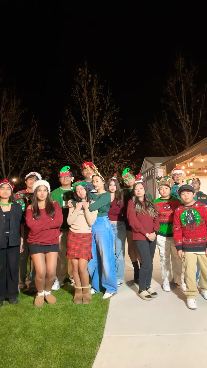 GOT THE WHOLE FAM ON THIS ONE ?#foryou #dance #fypシ゚ #funny #christmas #shorts