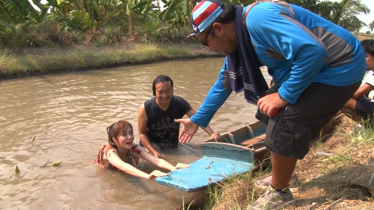 ตะลุยกองถ่าย - เพื่อนรัก เพื่อนริษยา (คริสโดนควายเหยียบเท้า) 23/06/58