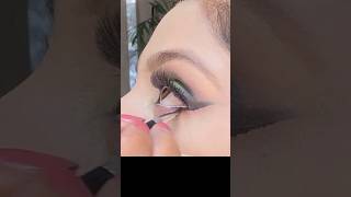Smokey glittery eye makeup 💄 #shorts #makeup #eyemakeup #daisyslookuk