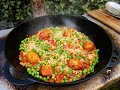 Gebratene Eier mit Wok Nudeln. Vegetarische China Food. Kazan , Dutch Oven Rezepte.