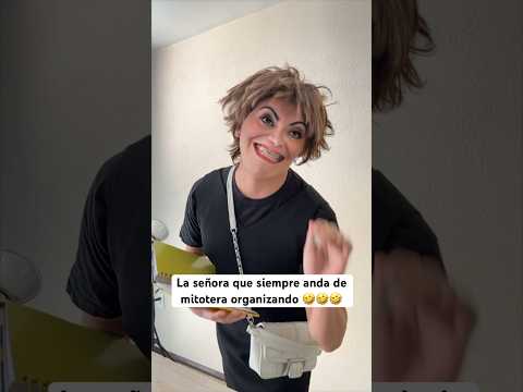 La señora que siempre anda de mitotera organizando