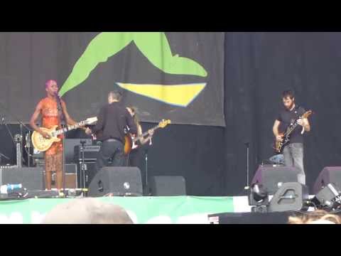 Rokia Traoré - Kouma (with John Parish) @ Pyramid Stage, Glastonbury Festival 2013-06-29