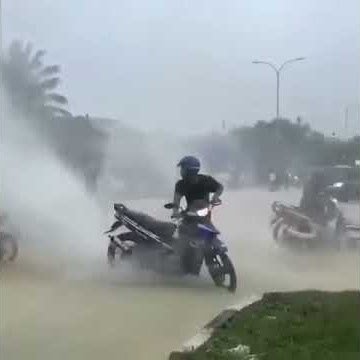 STORY WA 30 DETIK LUCU NGAKAK || KETIKA INDONESIA BANJIR😂 || STORY WA VIRAL || STORY WA TERBARU 2020