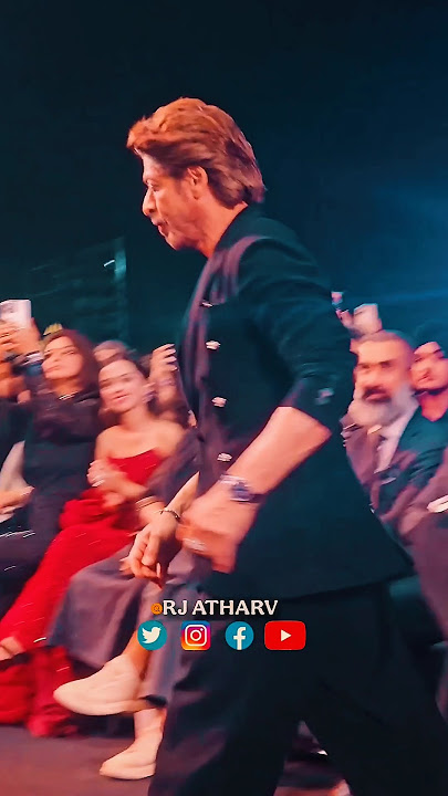 Shah Rukh Khan IIFA Host Moment – King is Back! 🔥💥 | Baadshah Vibes #Shorts