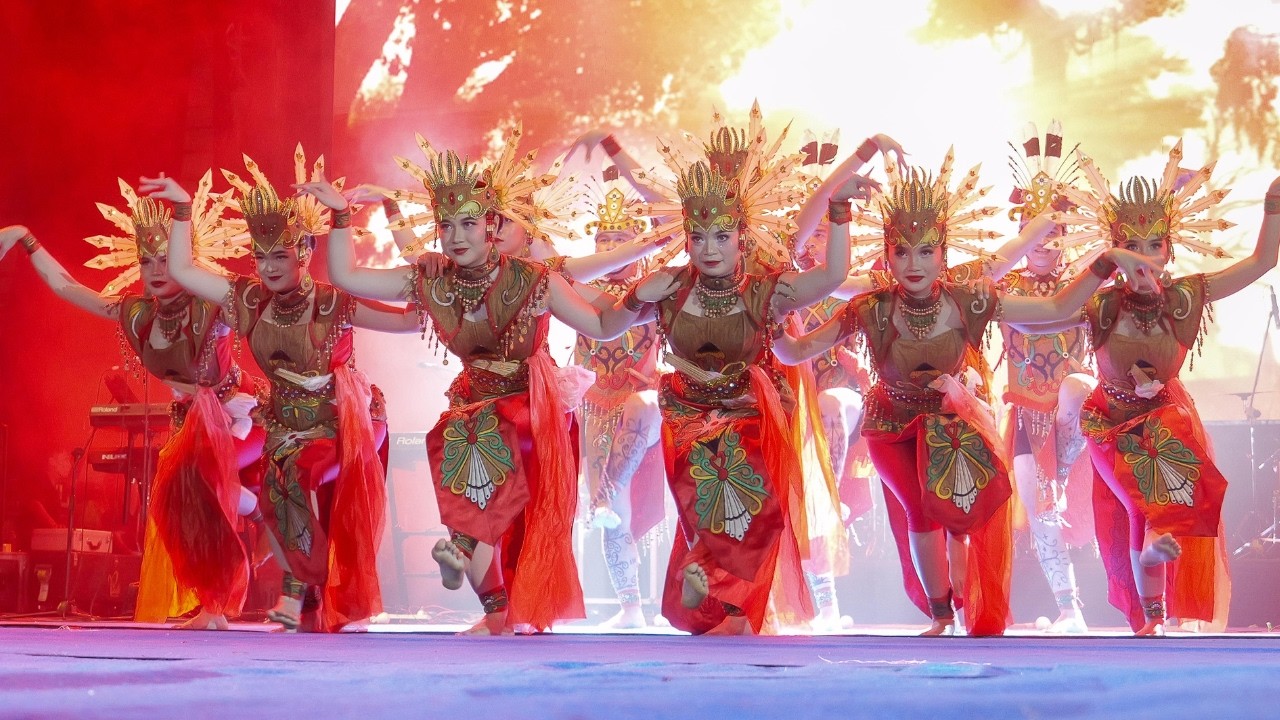 PENAMPILAN SANGGAR RIAK RENTENG TINGANG