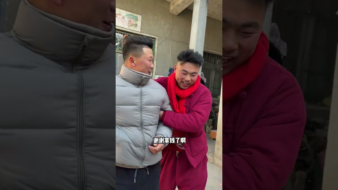 过年了 磕头赚压岁钱了#家乡习俗 #压岁钱 #人多就是热闹