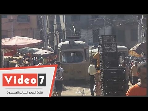 الإهمال يضرب ترام الإسكندرية قمامة على الأرصفة وباعة يعترضونه ببضائعهم