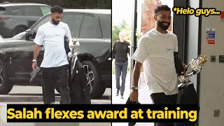 Download Lagu Mo Salah toont vandaag zijn PFA-award op het trainingsveld, kijk naar zijn reactie... | Liverpool... MP3 Download Lagu Mo Salah toont vandaag zijn PFA-award op het trainingsveld, kijk naar zijn reactie... | Liverpool... MP3